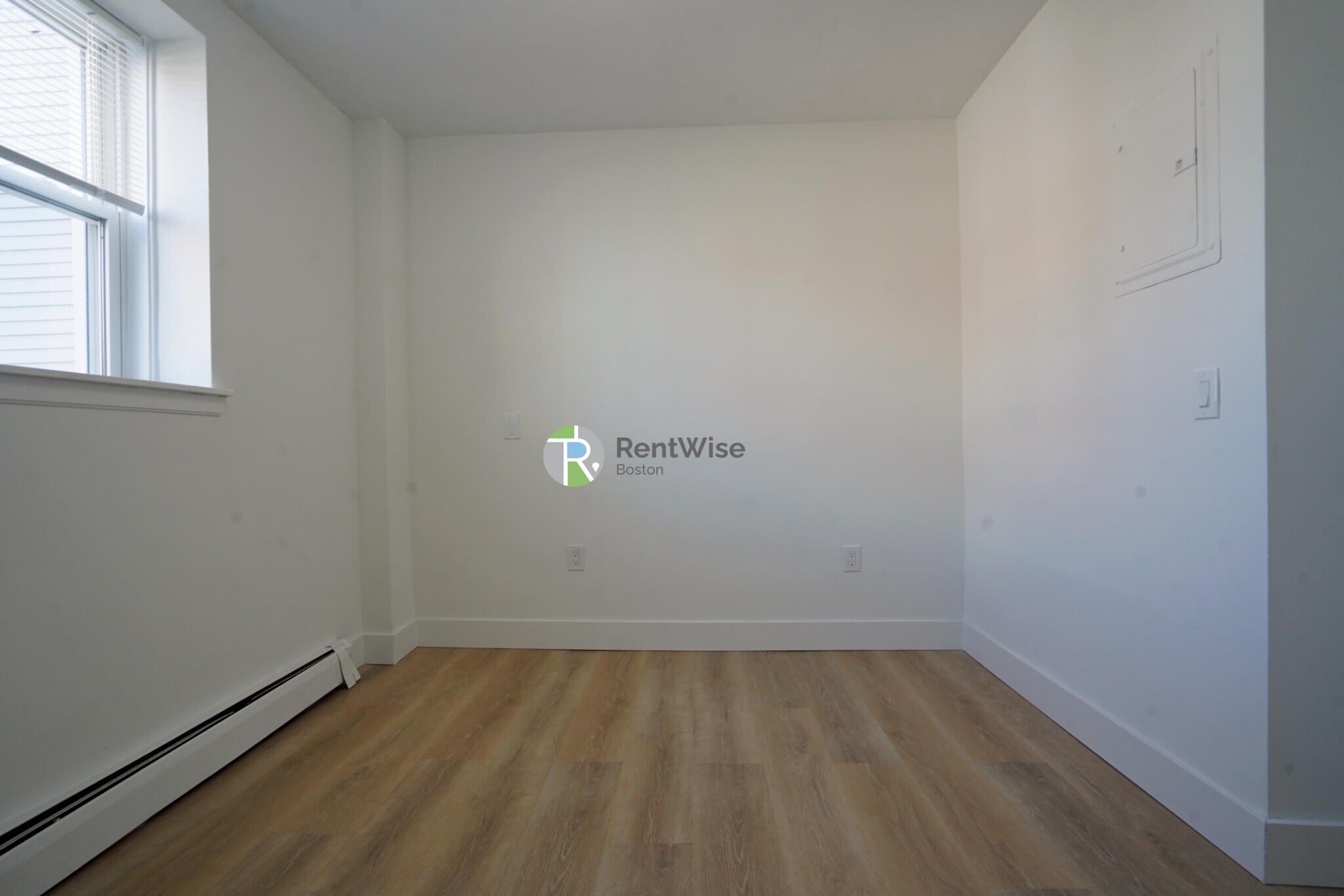 Building Photo - 740 E 7th St