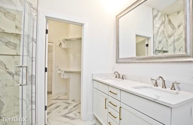 Building Photo - 4 br, 2.5 bath House - 2738 Livingston Square