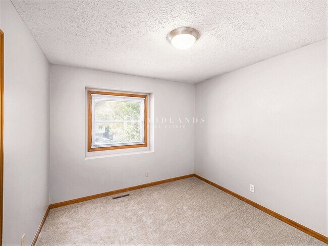 Building Photo - Two Springs Split Entry home