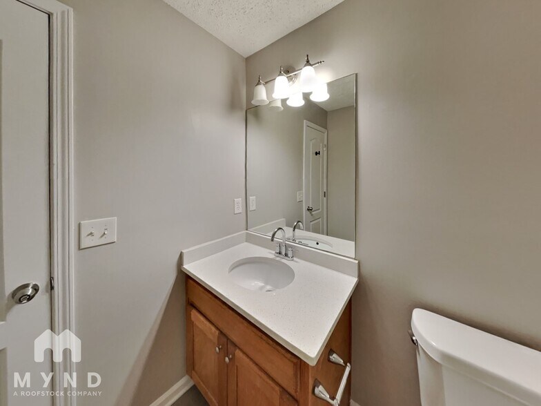 Building Photo - 203 Peachtree Glen Dr