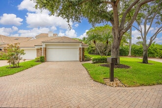 Building Photo - 571 Park Shore Dr