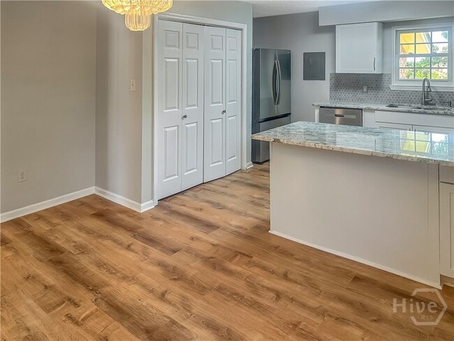 Building Photo - 406 Riverview Dr