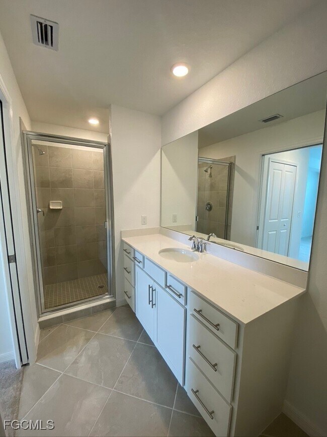 Building Photo - 15275 Grn Acrs Ave