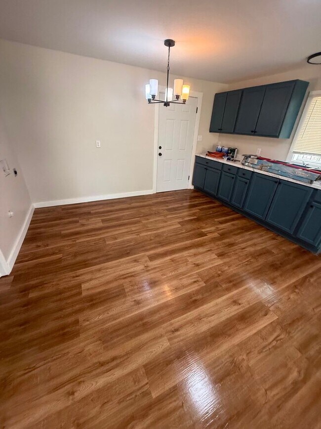 Building Photo - Charming 2 bedroom 1 bath home