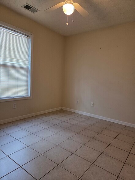 Building Photo - 1460 Scenic Brook Trl SW