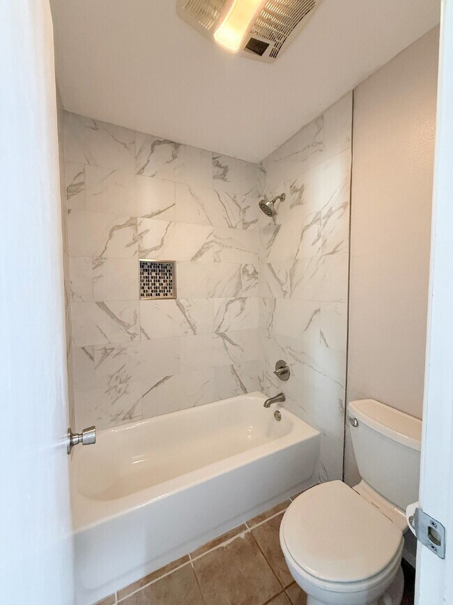 Building Photo - Recently updated 3/2/2 of 90th and Frankford.