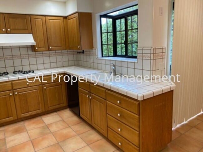 Building Photo - Charming 3 Bedroom in Monterey, CA