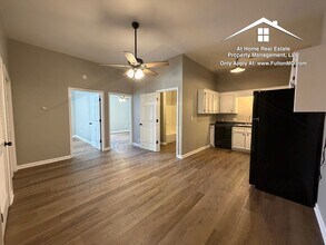 Building Photo - 13 W 5th St