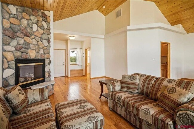 Building Photo - 3-Bedroom Home in Prime Location