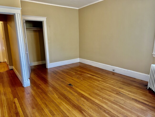 Building Photo - 74 Egmont St