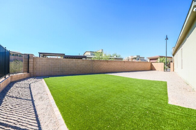 Building Photo - Luxury Living in Inspirada’s Gated Escala Community!