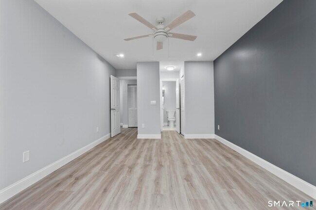 Building Photo - 133 Peddlers Dr