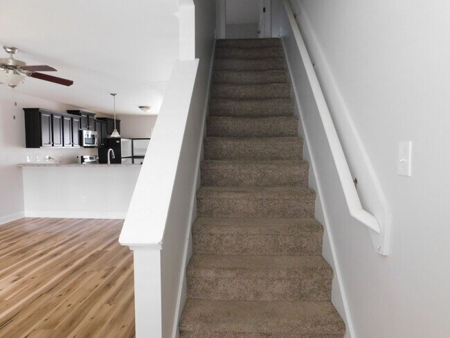 Building Photo - Month to Month Lease