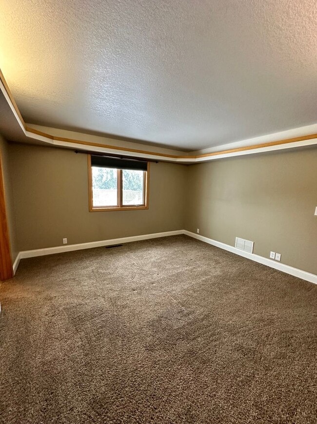 Building Photo - Lovely 3 Bedroom 2 Bath home in great location