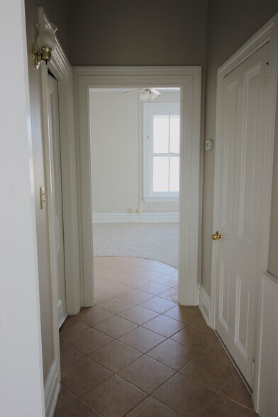 Building Photo - 322 Hodgson St