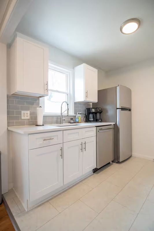 Building Photo - 7046 Greenleaf Ave