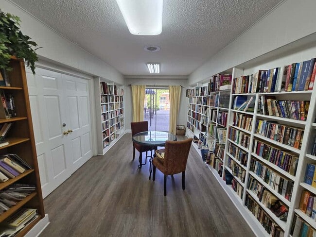 Building Photo - 8401 N New Braunfels Ave