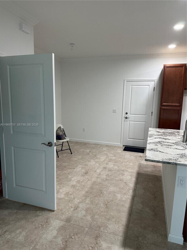 Building Photo - 4496 Longwood Lake Sq