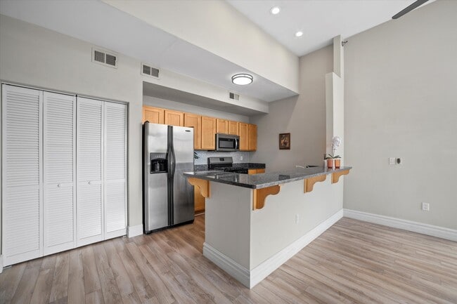 Building Photo - 2121 S Kinnickinnic Ave