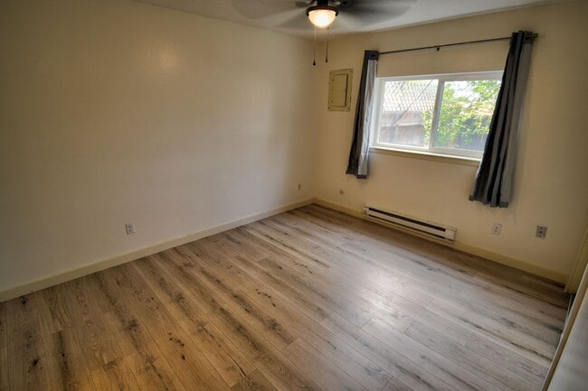 Building Photo - Heights Town Home!!!