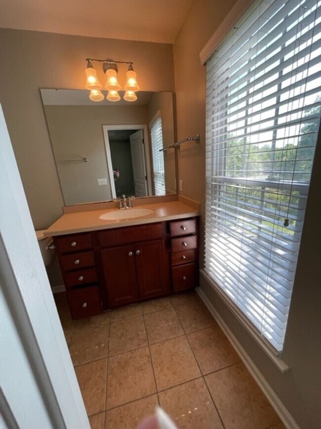 Building Photo - Beautiful 4 beds 3.5 baths in Baxter Village