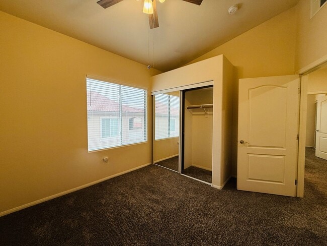 Building Photo - 3 bdrm, 2 bath Mission Hills Condo-Availab...