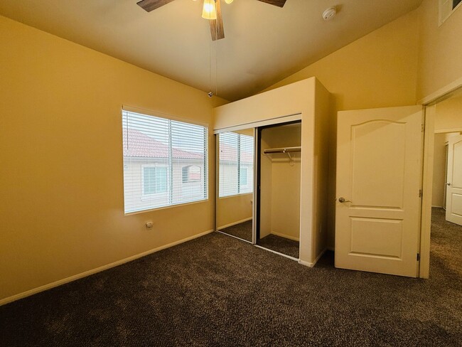 Building Photo - Beautifully Updated 3 bdrm, 2 bath condo a...