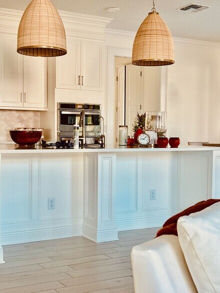 Building Photo - 1729 Drummond Pt