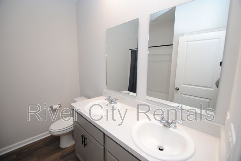 Building Photo - 14655 Macadamia Ln