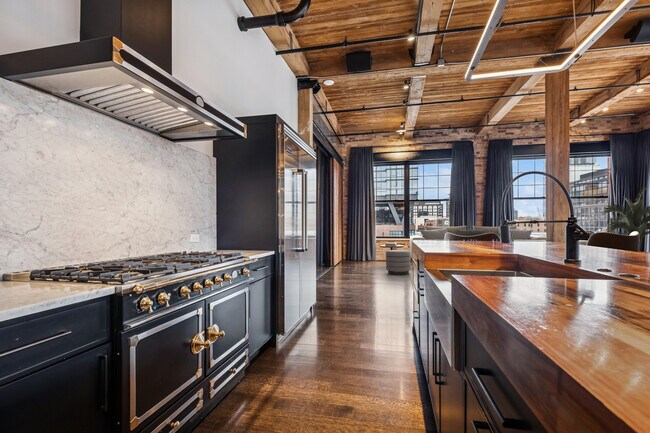 Building Photo - 1000 W Washington Blvd