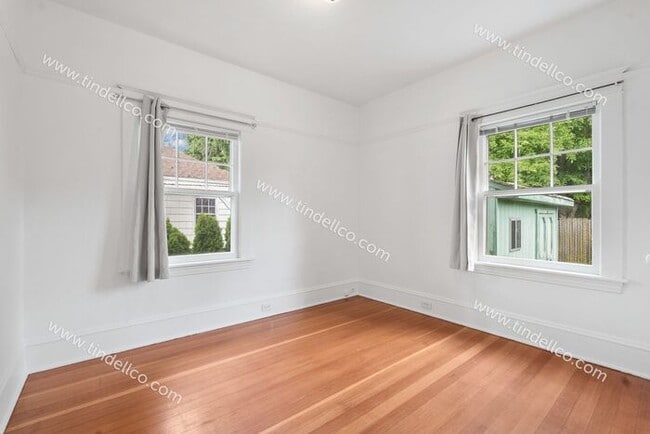 Building Photo - Charming 2-Bedroom Home in Overlook Neighb...