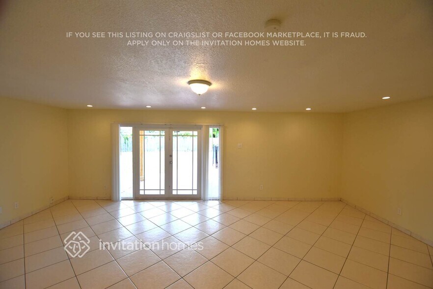 Building Photo - 623 W 63rd Dr