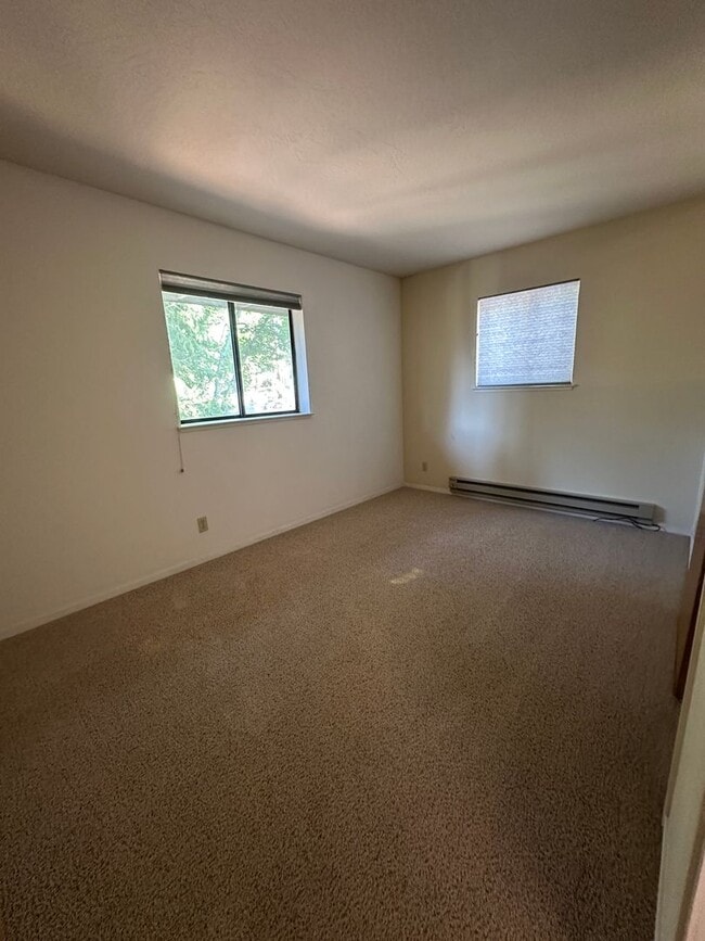 Building Photo - Have you checked out those windows?!?! Ado...