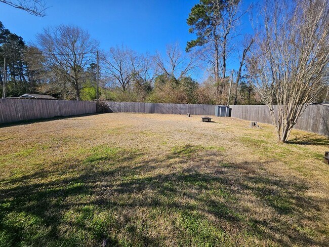 Building Photo - 914 S Tenth Street