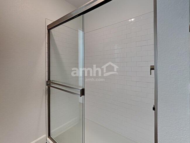 Building Photo - 10044 Spire St