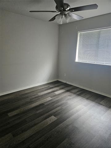 Building Photo - 534 Canary Ln
