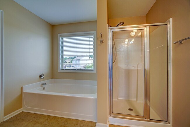 Building Photo - Gorgeous 4/5 BR, 3 BA, 2 Car Garage Home with Fenced Backyard and Large Storage Unit