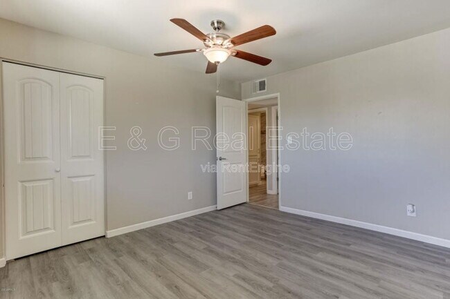 Building Photo - 1527 W Huntington Dr