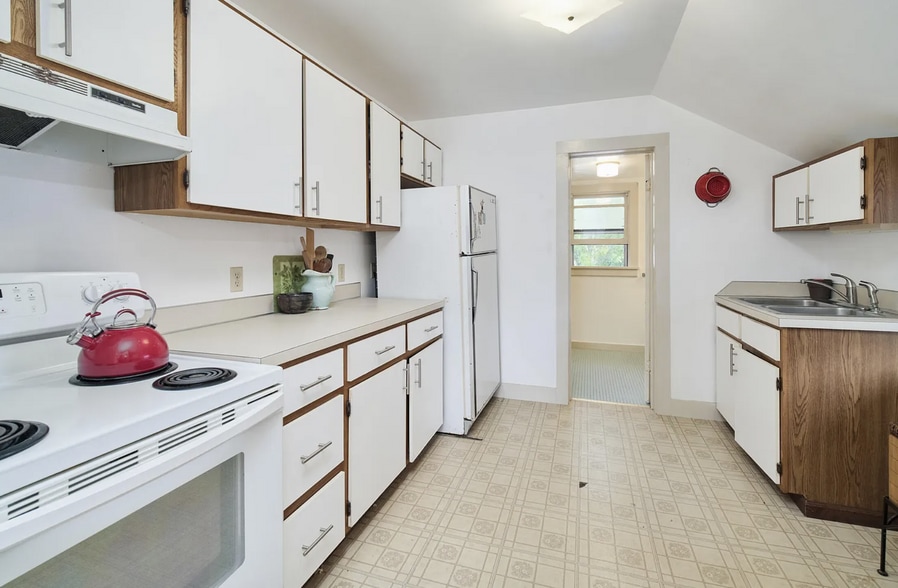 Building Photo - 244 5th St
