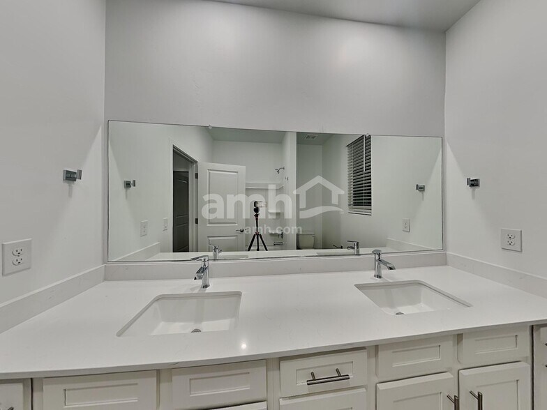 Building Photo - 12246 Thunder Creek Pky