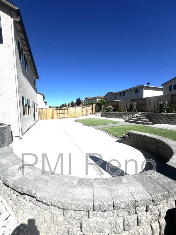 Building Photo - 8880 Portia Dr