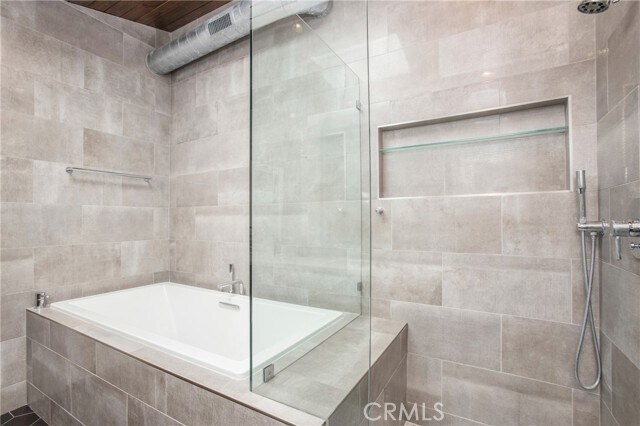 Building Photo - 546 Temple Hills Dr