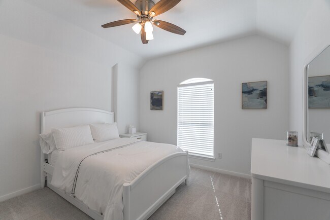 Building Photo - 135 S Rocky Point Cir