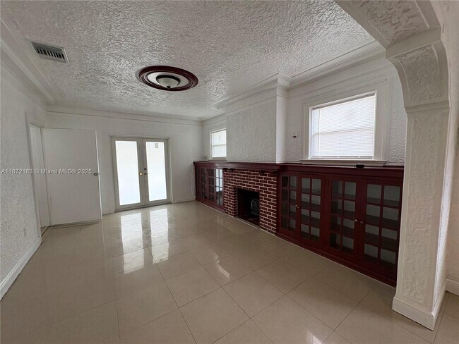 Building Photo - 1560 NW 25th Ave