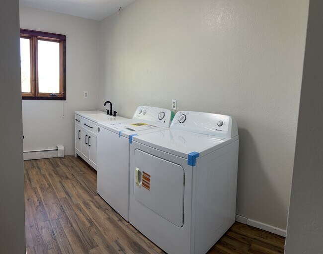 Building Photo - 7920 E Greenland Rd