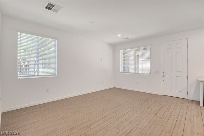 Building Photo - 5730 Sky Pointe Dr