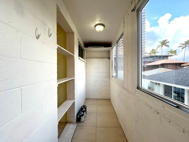 Building Photo - Waikiki: 1 Bed, 1 Bath Apartment, Utilitie...