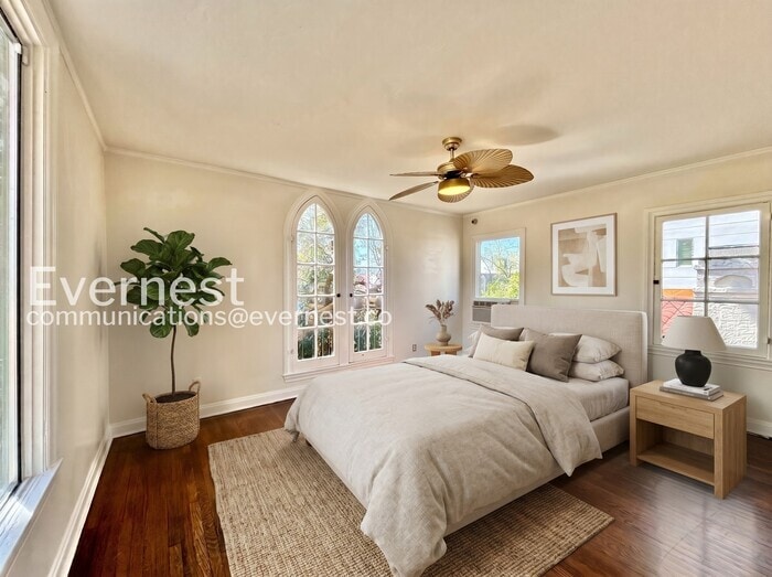 Building Photo - 132 N Crescent Heights Blvd