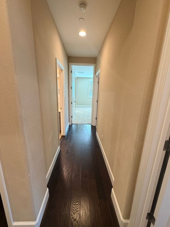 Building Photo - 1587 Manzanita Way