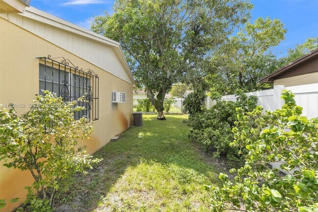 Building Photo - 2860 NW 184th St